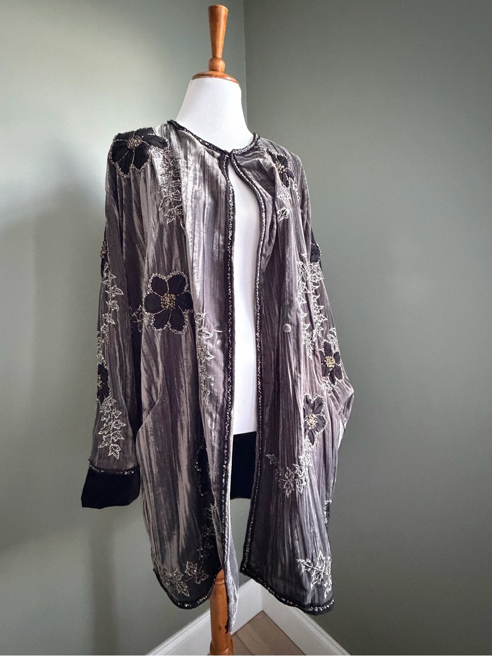 ZARA ZW Collection Limited Edition Embroidered Velvet Kimono Floral Grey Medium